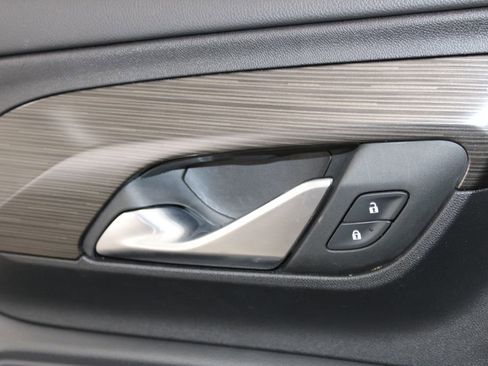 Used 2024 GMC Terrain SLE image 39