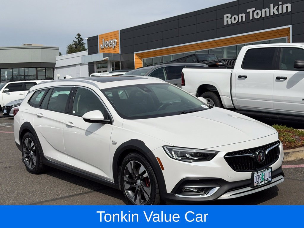 Used 2018 Buick Regal Essence w/ Driver Confidence Package #1 AWD/4WD image 2