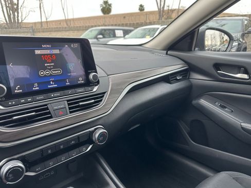 Used 2025 Nissan Altima 2.5 SV image 40