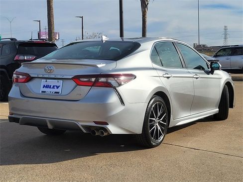 Used 2021 Toyota Camry SE image 4