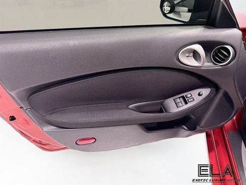 Used 2013 Nissan 370Z Coupe RWD image 19