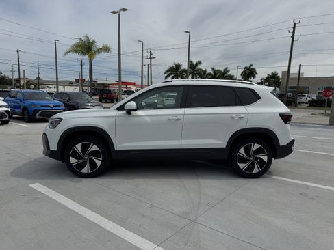 New 2025 Volkswagen Taos SE image 6