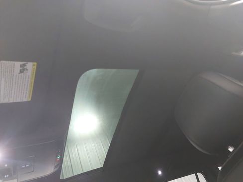 Used 2022 Volkswagen Tiguan SEL R-Line image 31