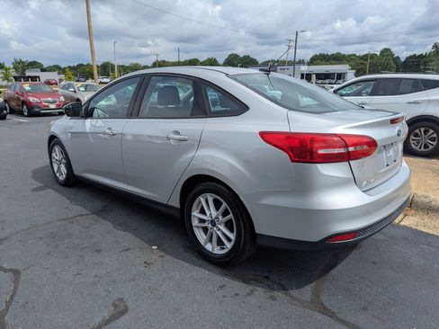 Used 2015 Ford Focus SE FWD image 5