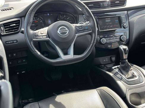 Used 2022 Nissan Rogue Sport SL image 2