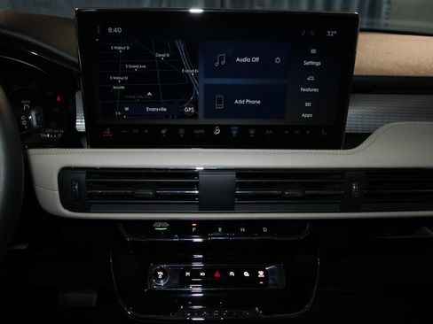 Used 2025 Lincoln Corsair AWD w/ Equipment Group 101A image 14