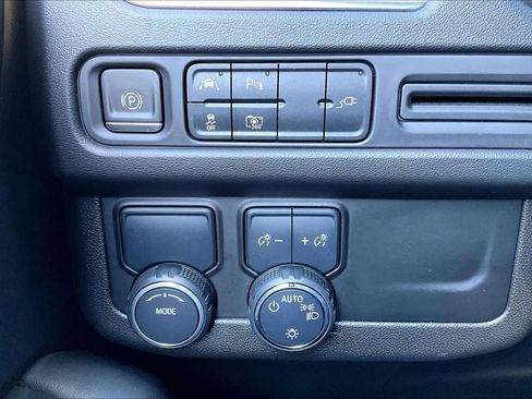 Used 2022 Chevrolet Tahoe LT w/ Luxury Package image 32