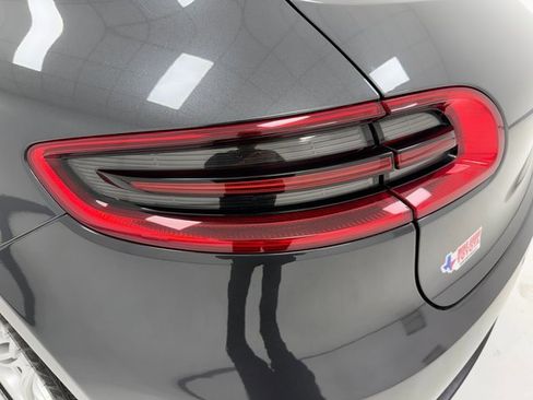 Used 2017 Porsche Macan S w/ Premium Package image 36