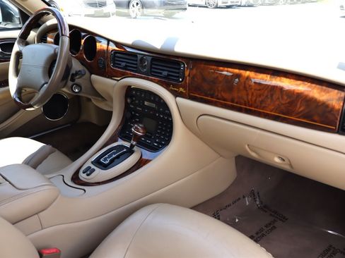 Used 2003 Jaguar XJ8 L RWD image 21