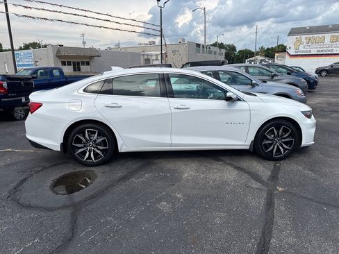 Used 2017 Chevrolet Malibu LT FWD image 7