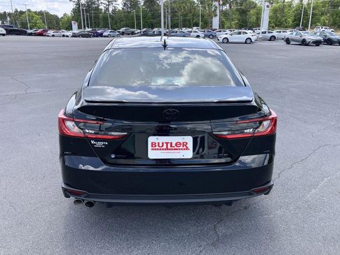 Used 2025 Toyota Camry SE FWD image 4