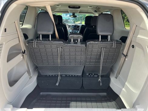 Used 2019 Chrysler Pacifica Touring Plus w/ Cold Weather Group FWD image 19