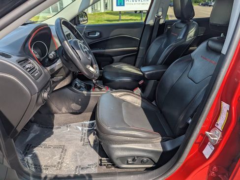 Used 2019 Jeep Compass Trailhawk w/ Leather Interior Group AWD/4WD image 17