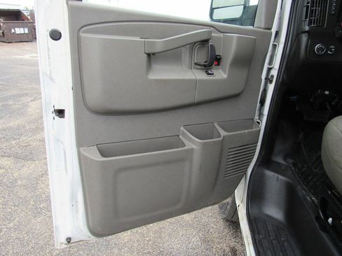 Used 2017 Chevrolet Express 2500 RWD image 25