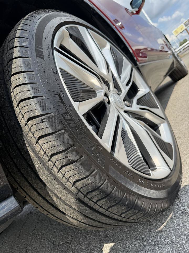 Used 2024 Cadillac Lyriq Luxury w/ LPO, Floor Liner Package AWD/4WD image 11