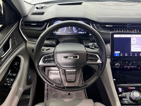 Used 2022 Jeep Grand Cherokee Overland w/ Adv Protech Group III image 11