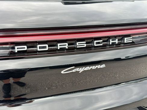 Used 2024 Porsche Cayenne image 12