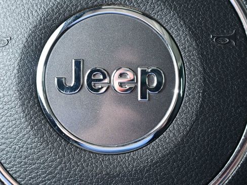 Used 2018 Jeep Wrangler Unlimited Sport S AWD/4WD image 32
