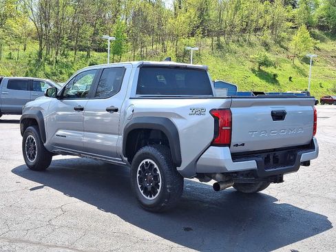 Used 2024 Toyota Tacoma TRD Off-Road AWD/4WD image 4