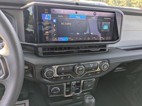 Used 2024 Jeep Wrangler Sport S image 12