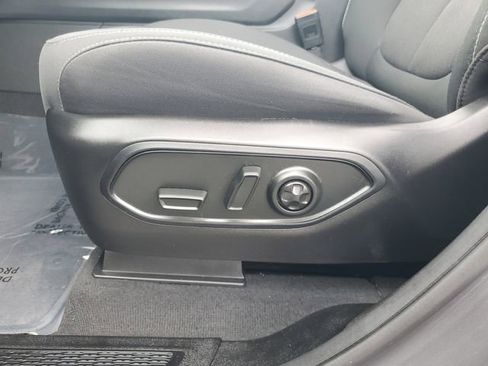 Certified 2025 Jeep Grand Cherokee L Laredo image 19