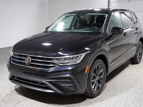 Used 2023 Volkswagen Tiguan SE FWD image 32