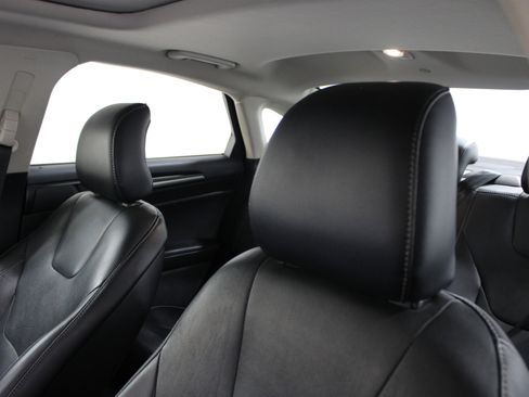 Used 2017 Ford Fusion Titanium FWD image 5