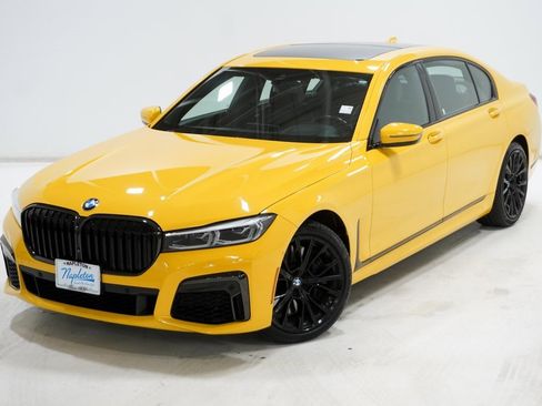 Used 2021 BMW 750i xDrive w/ Executive Package image 2