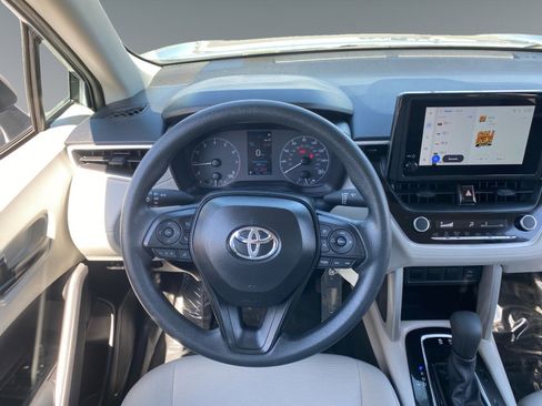 Used 2025 Toyota Corolla Cross L FWD image 12