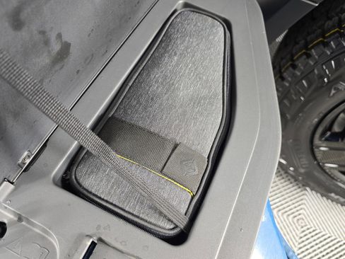 Used 2022 Rivian R1T Adventure image 32