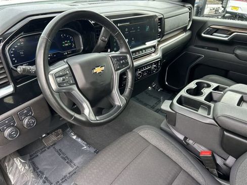 Used 2025 Chevrolet Silverado 2500 LT w/ Convenience Package image 17