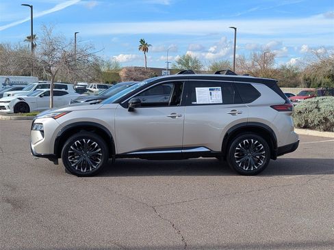 Used 2025 Nissan Rogue Platinum image 4