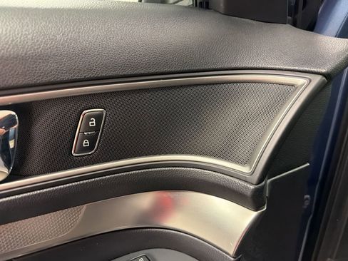 Used 2018 Ford Explorer XLT FWD image 22