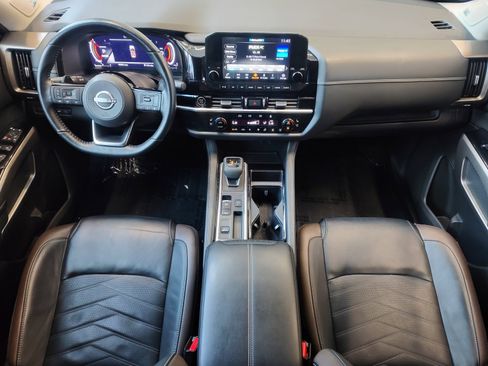 Used 2023 Nissan Pathfinder Platinum w/ Black Appearance Package FWD image 3