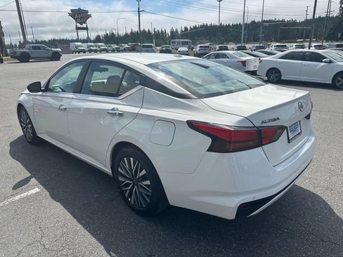 Used 2025 Nissan Altima 2.5 SV FWD image 4