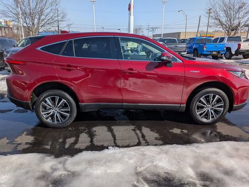 Certified 2021 Toyota Venza LE w/ Carpet Mat Package (TMS) image 8