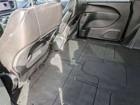 Used 2025 Chrysler Pacifica Select FWD image 30