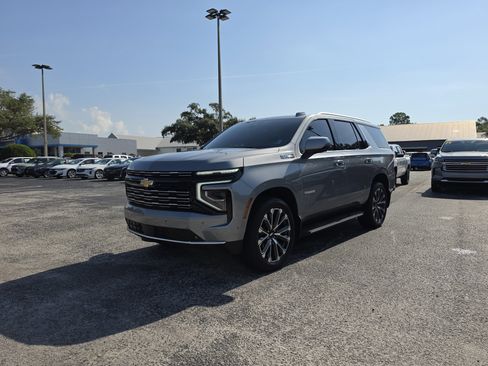 Used 2025 Chevrolet Tahoe High Country AWD/4WD image 11