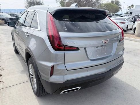 Used 2025 Cadillac XT4 Premium Luxury image 6
