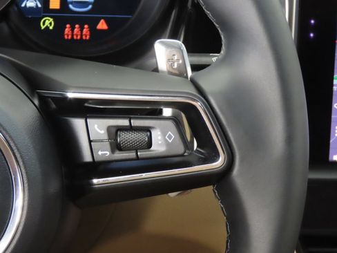 Certified 2026 Porsche Macan AWD/4WD image 22