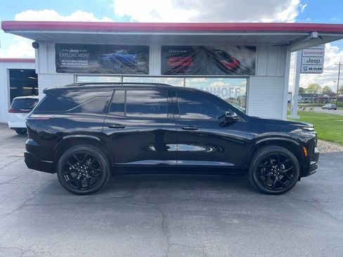 Used 2024 Chevrolet Traverse RS AWD/4WD image 2