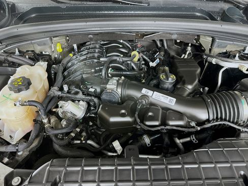 Used 2023 Jeep Grand Cherokee Limited w/ Black Appearance Package image 34