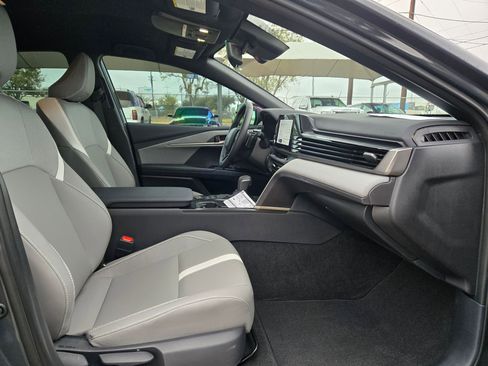 Used 2025 Toyota Camry SE image 29