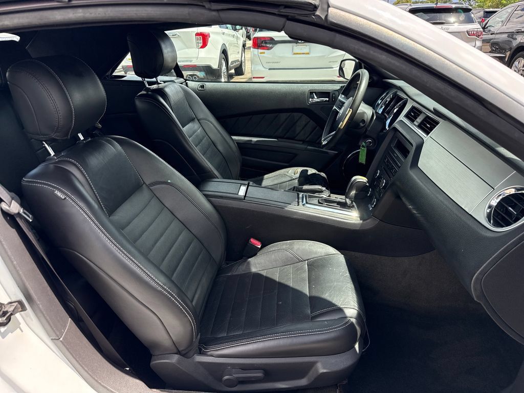 Used 2014 Ford Mustang Premium RWD image 23