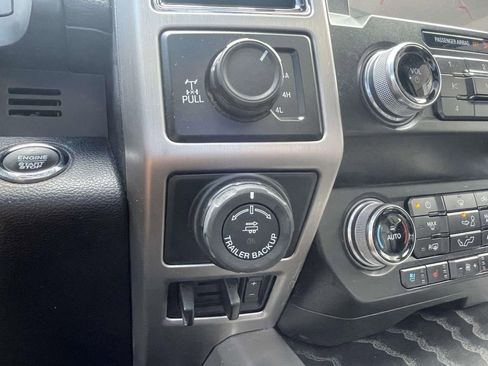 Used 2019 Ford F150 Platinum w/ Max Trailer Tow Package image 27