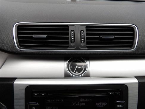 Used 2013 Volkswagen CC Sport image 21