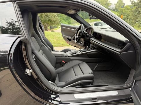 Used 2022 Porsche 911 Carrera image 6