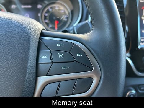 Used 2019 Jeep Cherokee Limited image 15