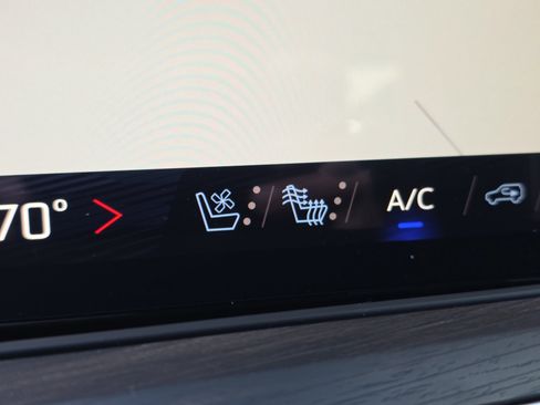 New 2026 Chevrolet Suburban Premier image 32