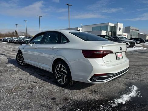 Used 2023 Volkswagen Jetta SEL image 5